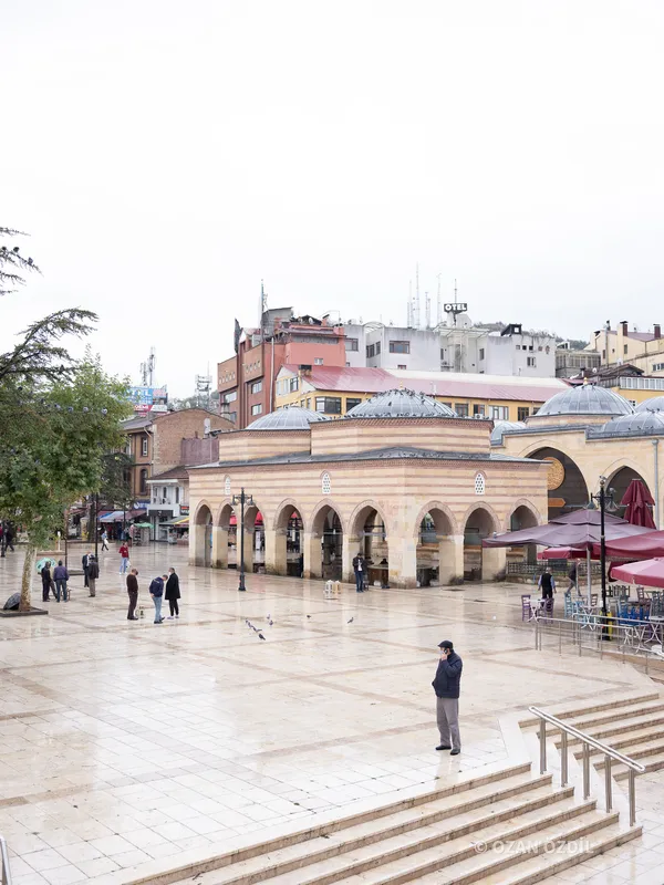 Nasrullah Meydanı ve 1506 tarihli Nasrullah Camii.